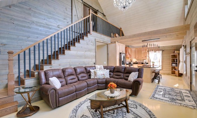 Newport Haus | Elegant Newport Cabin with Porch and Lake Access