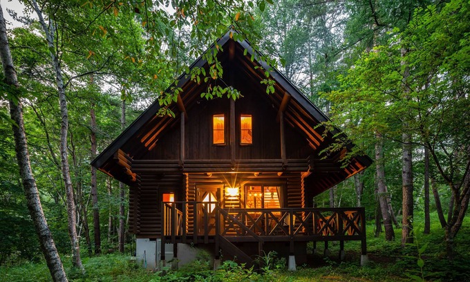 Nagano Kabine | Elegant, secluded cabin for couples & families