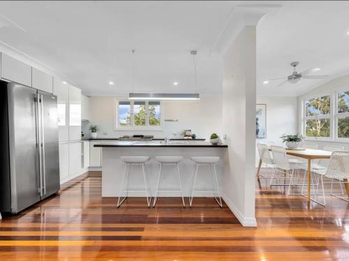 Kenmore Haus | Elegant Villa Near Shopping Mall