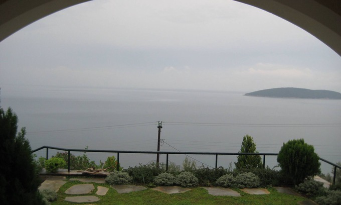 Sourpi Villa | Elegante Villa mit Privatstrand, Pool, Grill, Sauna, Whirlpool und Kräutergarten