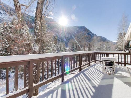 Carbondale Haus | Elephant Mountain Cabin at Filoha Meadows
