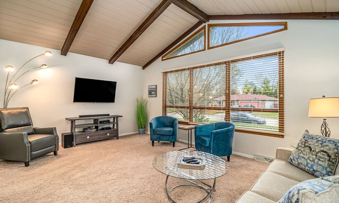 Elgin Haus | Elgin Rental- Greenridge