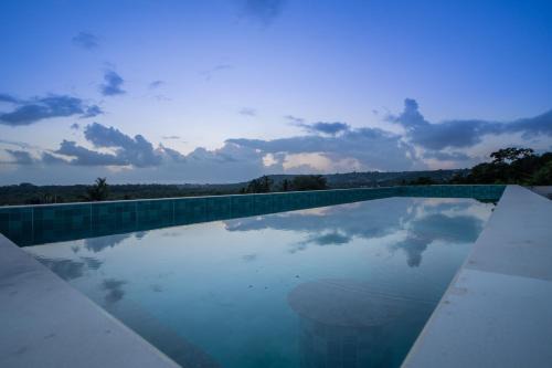 Saipem Wohnung | ELIVAAS 1 BHK with Jacuzzi & Lift - Kamerios Brisa
