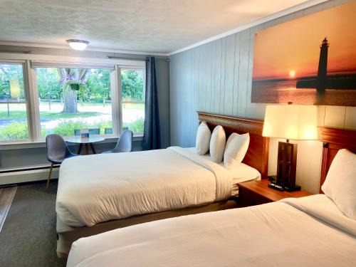 Williamsburg Hotel | Elk Rapids Lakeshore Inn