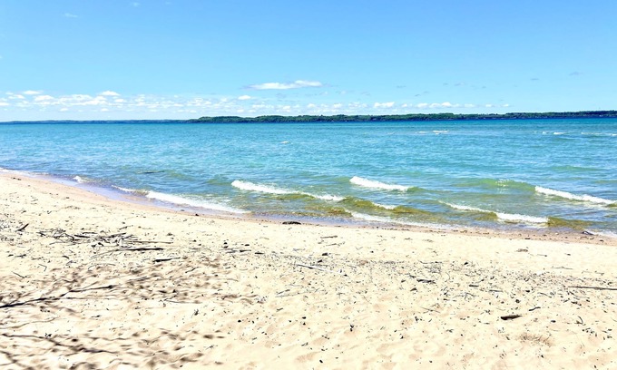 Williamsburg Hotel | Elk Rapids Lakeshore Inn