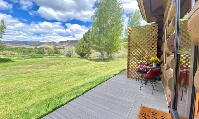 Wapiti Wohnung | Elk Valley Ranch Retreat- Private apartment on the banks of the Shoshone River