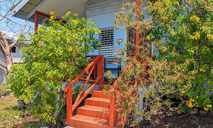 San Ignacio Haus | Elle's 2 BR/2 bathroom, home in San Ignacio. Minutes from town & Maya Ruins