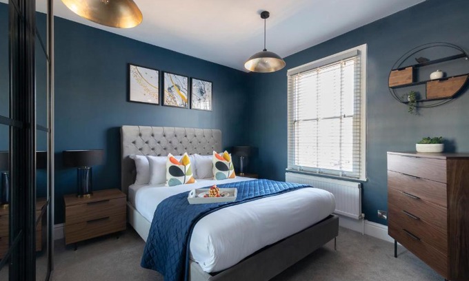 Cheltenham Wohnung | Elliot Oliver - Laverham House - Stunning 6 Bedroom Regency House With Parking