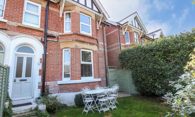 Wareham Haus | Elm Villa