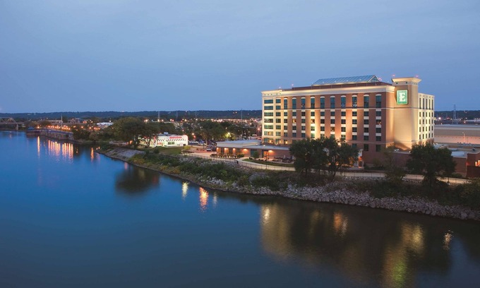 Peoria Hotel | Embassy Suites by Hilton E Peoria Riverfront Conf Center