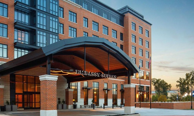 South Bend Hotel | Embassy Suites by Hilton South Bend
