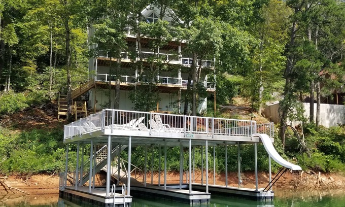 La Follette Haus | Emerald View Lodge, 10 BR, 12BA, Theatre Rm, Schlafmöglichkeiten für 36