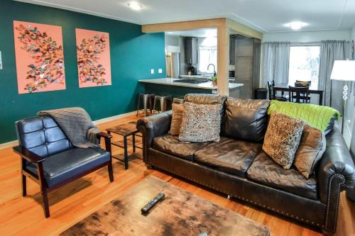 Southeast Haus | Enchanting Upper Unit with City Charm