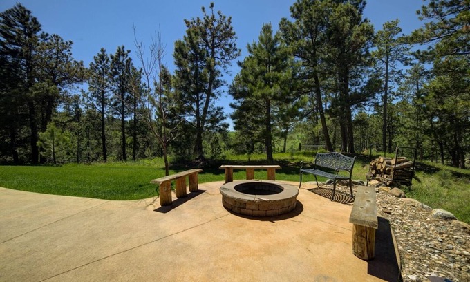 Whitewood Kabine | Endless Pines. Black Hills Cabin with views, hot tub and deck!