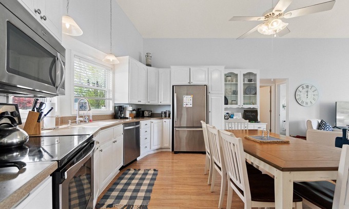 Wolcottville Haus | "Endless Summer” cozy, contemporary home on Dallas Lake, Wolcottville