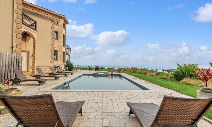 Remsenburg Eigentumswohnung | HAMPTONS WATERFRONT ROMANTIC QUEEN SUITE (auch King Suite # 1736731)