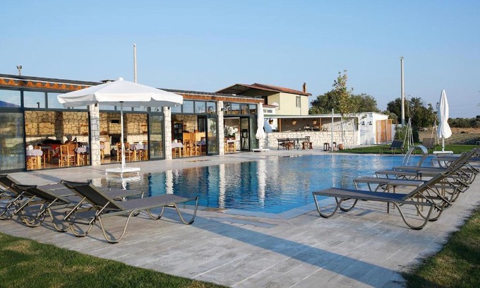 Cesme Skihütte | Enginar Çiçeği