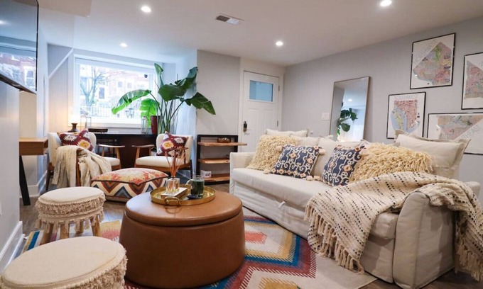 Park View Wohnung | English Basement in Renovated 110 y/o Row Home!
