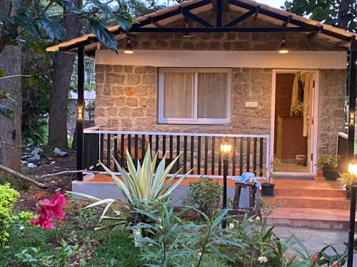 Yelagiri Skihütte | English Rustic Stone Cottage
