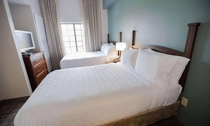 Highlands - Perkins Resort | Enjoy a Hassle-Free Stay! 4 Relaxing Suites Near Jack Priscilla Andonie Museum!