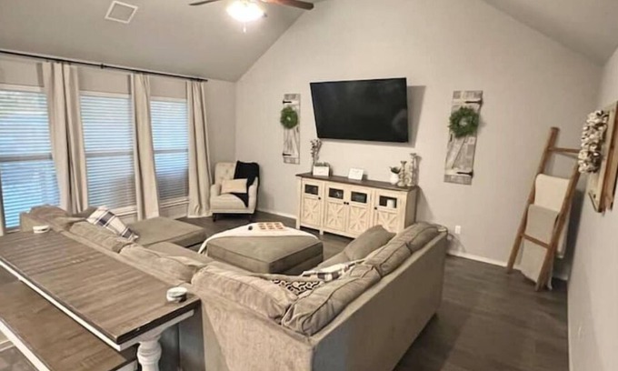 Broken Arrow Haus | Enjoy a relaxing stay with plenty of room for the whole family