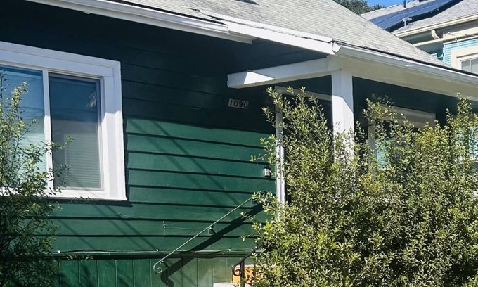 Southwest Berkeley Wohnung | Enjoy a stylish experience at this Kick back and relax in a calm stylish space