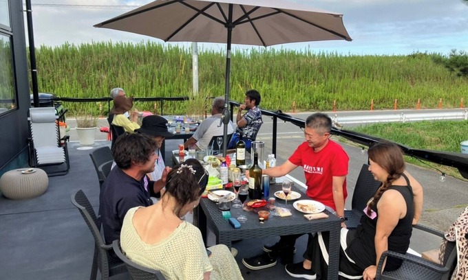 Kujukuri Haus | Enjoy BBQ on the terrace in front of the nature pa / Sambugun Chiba