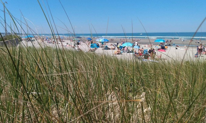 Waveland Haus | Comfortable Beach Cottage on Bay