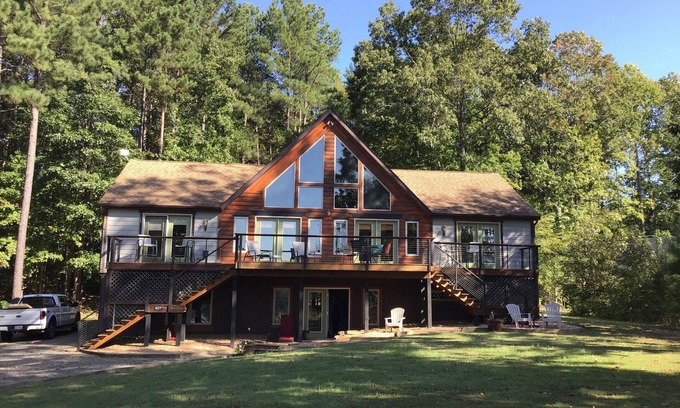 Mineral Haus | Enjoy lake life FREE kayak and canoes. Relax at this family friendly lake house.