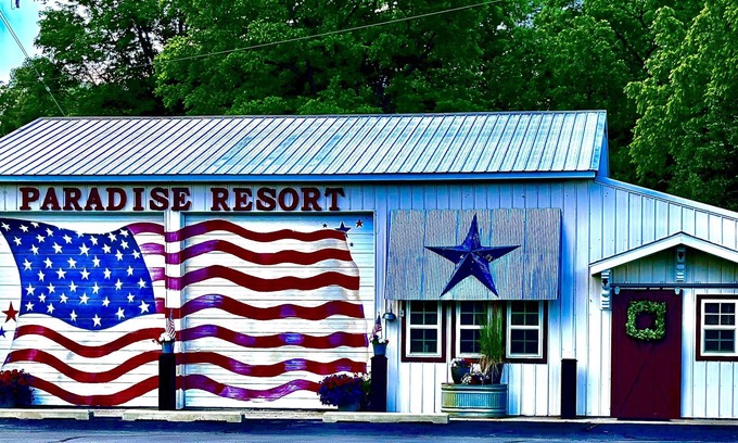 Newaygo Resort | Enjoy the beautiful views of the Muskegon River near Hardy Dam/The Dragon Trail