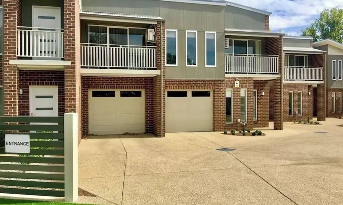 Wagga Wagga Wohnung | Enjoy the CBD in this NEW 2 bedroom townhouse located in a small complex!