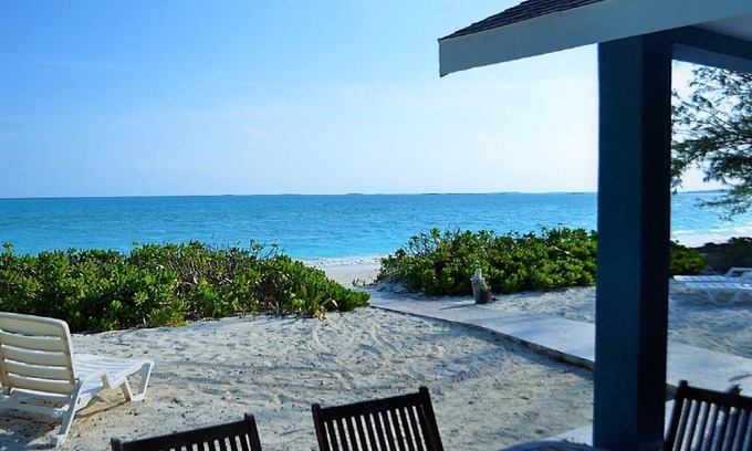 Great Exuma Haus | Genießen Sie den schönsten Strand der Insel! Schritte vom erstaunlichen weißen Sand.