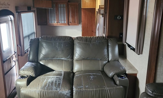 Waveland Haus | Enjoy the weekend in this enchanting RV while waiting for the Eclipse 2024