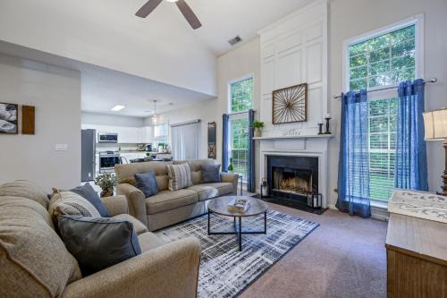 Woodstock Haus | Enjoy This Amazing Home With Porch & Grill Near DT