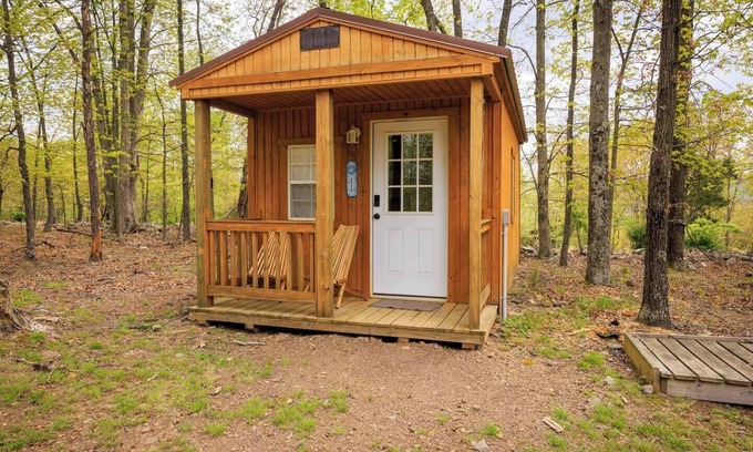 Berkeley Springs Wohnung | Enjoy this cabin/tiny home on 24 acres of oak and hickory forest close to Berkeley Springs, WV