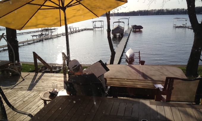 Sister Lakes Haus | Genießen Sie das Leben am Wasser am All-Sport-Magician Lake mit wunderschönen Sonnenuntergängen