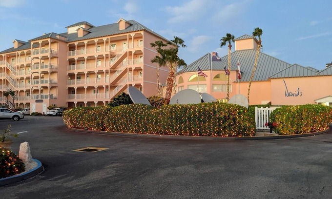 Colliers Bay Haus | Enjoy your Christmas in a Delightful 2-bedroom resort in East End Grand Cayman!