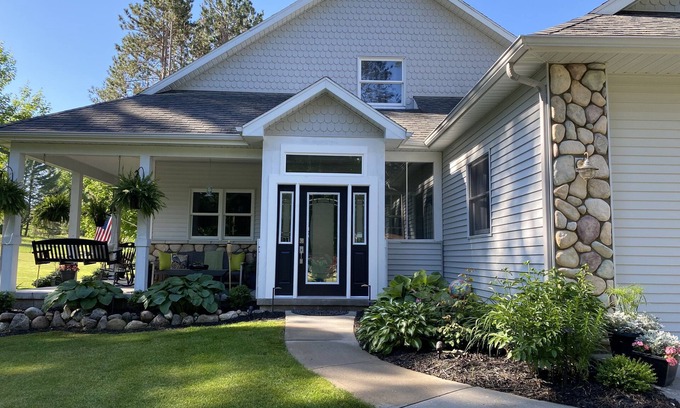 Bellaire Wohnung | Genießen Sie Ihren Aufenthalt in unserer Schwiegersuite, nur wenige Minuten von Bellaire, MI, entfernt.