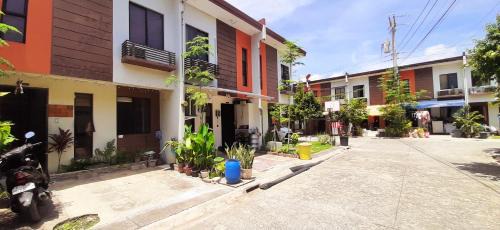 Lapu-Lapu Wohnung | Entire 2 story-house in Navona Subdivision in lapu-lapu Mactan Cebu