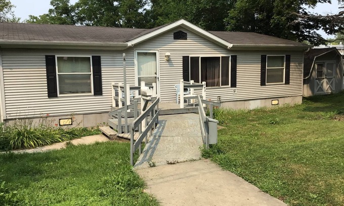 Mineral Point Haus | Entire 3 Bedroom House + Huge Wooded Yard