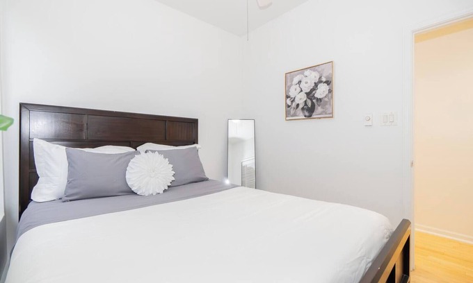 Park West Wohnung | Entire Floor- 2 Apartments, patio, parking, W/D LP