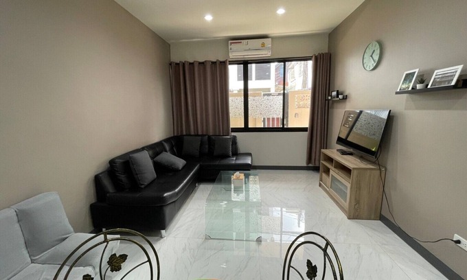 Bang Sue Haus | Entire house/4bedrooms/2mins to mrt/near Chatuchak Market