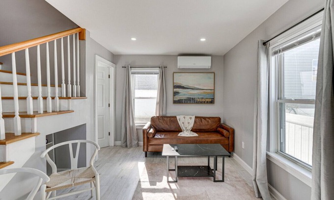 Lynn Haus | Entire Home 2BR 2BTH Quite Area with parking