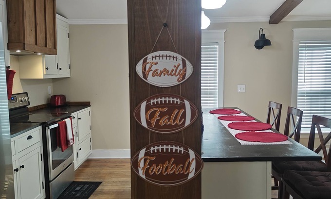 Coker Sonstige | Entire Home! 3br 2ba sleeps up to 8! Only 9 miles from BryantDenny Roll Tide!