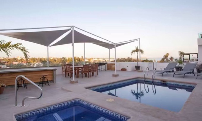 Colina del Sol Haus | Entire Home 6 Beds Sleeps 10 Pool Jacuzzi and Gym