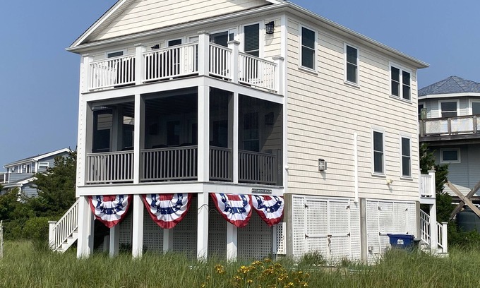 Charlestown Haus | BEACH HAVEN RI - STEPS FROM CHARLESTOWN BEACH