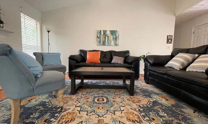 Norcross Haus | ENTIRE HOME Cozy Quiet 5B Single Family House 1King bed and Yard! 1050