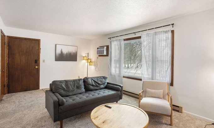 Grand Forks Wohnung | Entire rental unit in Grand Forks, North Dakota