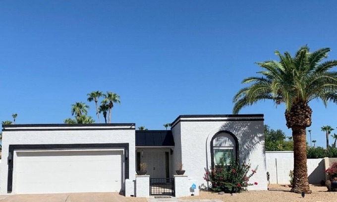 Park Lane Haus | Komplettes Einfamilienhaus mit Pool. Gehen Sie in die Altstadt von Scottsdale!