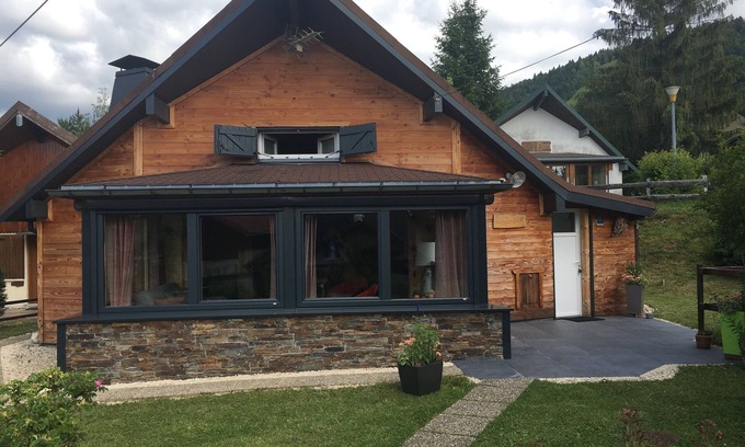 Metabief Skihütte | VOLLSTÄNDIG RENOVIERTES CHALET "LE CLOS DES 9", IN METABIEF, 5 PERSONEN